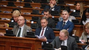 Da li se studentskim kriterijumima za izbornu listu u isti koš nepoželjnih stavljaju funkcioneri vlasti i opozicije?