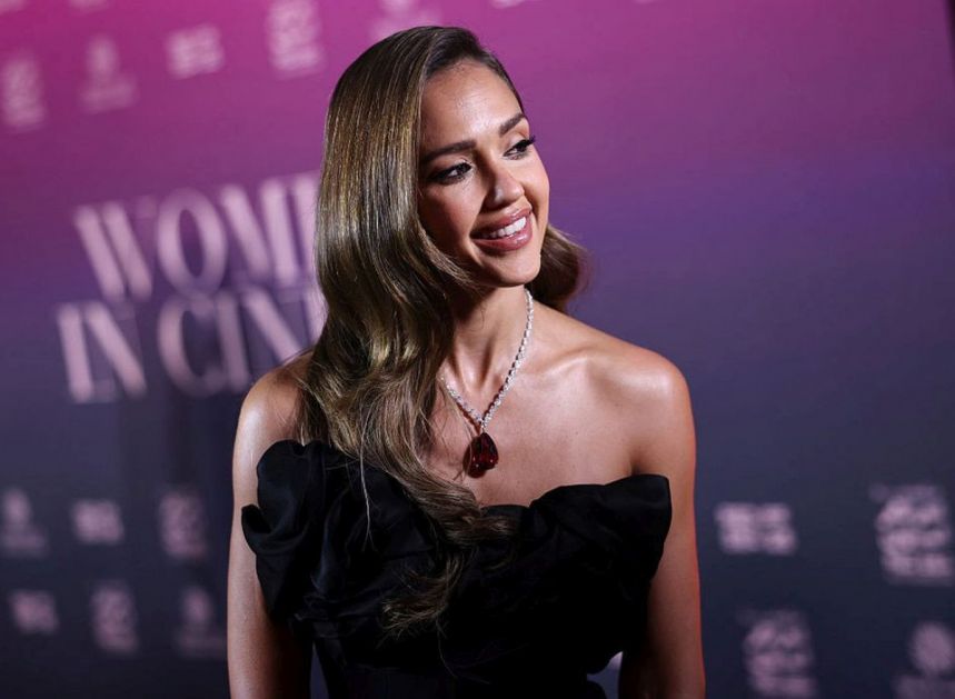 Da li su oni najlepši holivudski par? Džesika Alba objavila prve fotografije sa dečkom