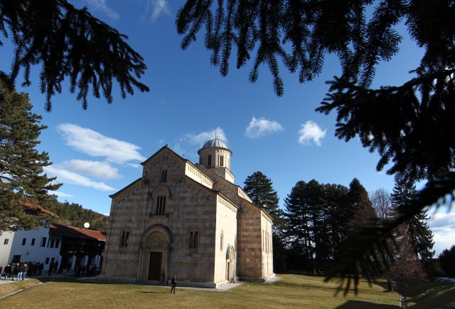 Da se poštuje odluka o vlasništvu manastira Dečani