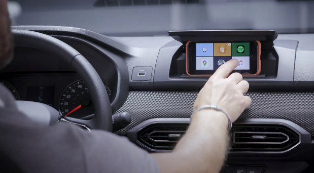 Dacia: pametni telefon kao multimedijalni ekran
