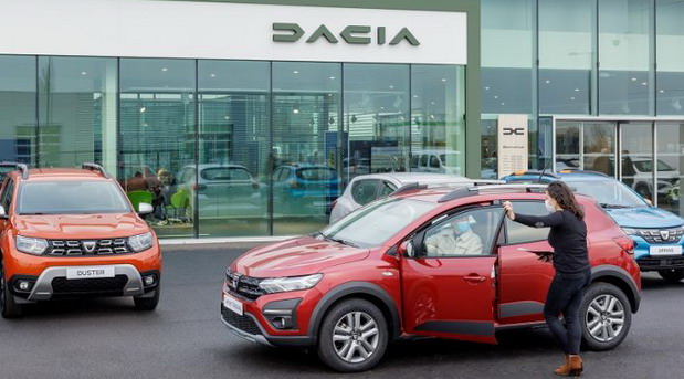 Dacia u 2022. kreće i s prepoznatljivim izgledom prodajnih salona