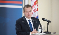Dačić: Odluke o otvorenim granicama za državljane Srbije menjaju se iz dana u dan