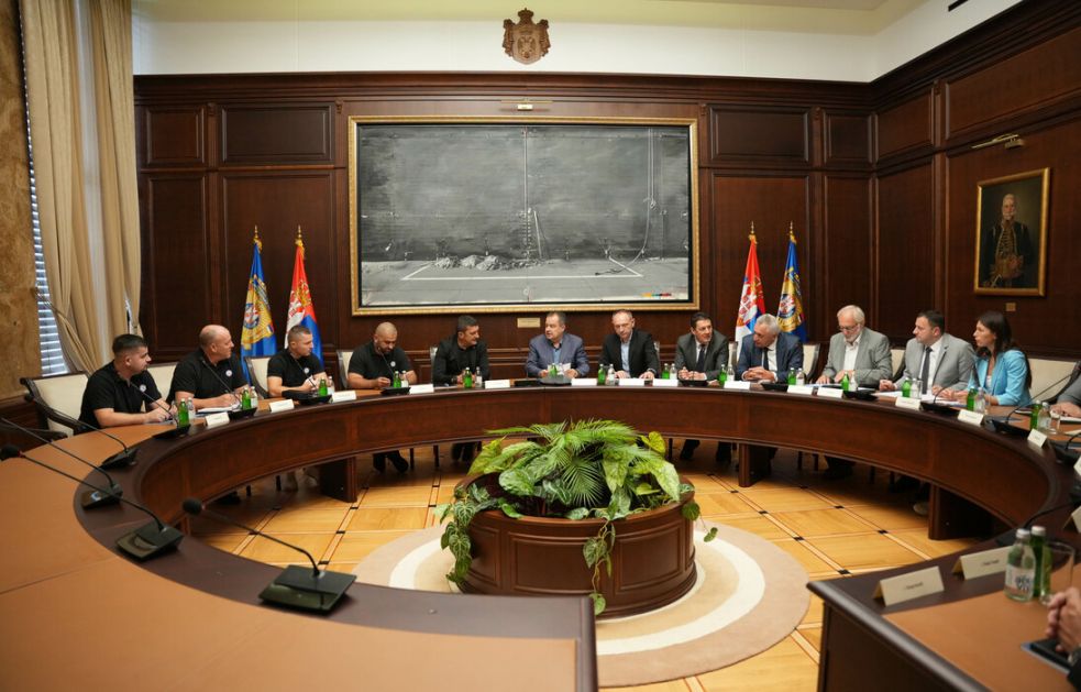 Dačić i Vasiljević sa sindikatima policije o unapređenju položaja pripadnika MUP