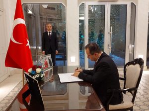 Dačić se upisao u knjigu žalosti u turskoj ambasadi u Beogradu