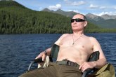 Dame, sedite: Putin opet pozira (FOTO)