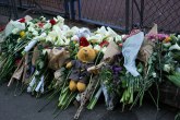 Dan posle masakra na Vračaru: Suze, cveće i tišina; Građani se opraštaju od nastradalih FOTO/VIDEO