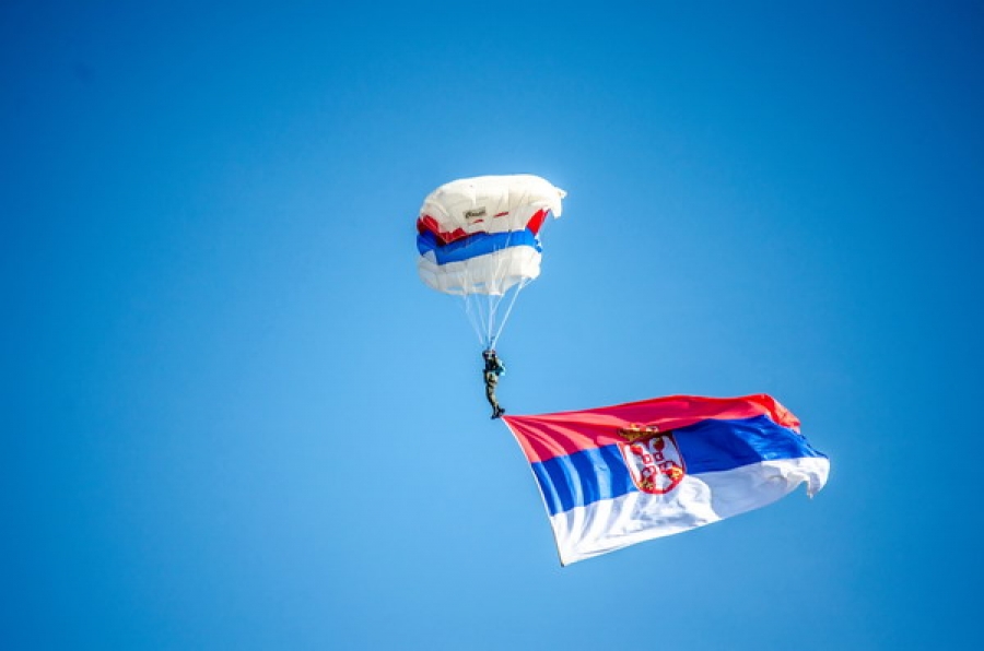 Dan vojnih padobranaca: Čisto Vam nebo i meko prizemljenje! (FOTO)