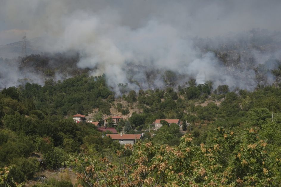 Dan žalosti u Crnoj Gori zbog pogibije vojnika u gašenju požara, ne prestaje borba sa vatrom