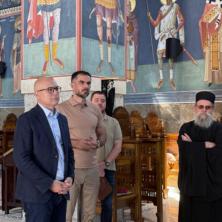 Danas je on svetionik Vučević posetio manastir Kovilj: Kulturno blago Srbije i utočište za dušu (FOTO)