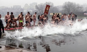 Danas obeležavamo Bogojavljenje: Srbija plivala za časni krst!