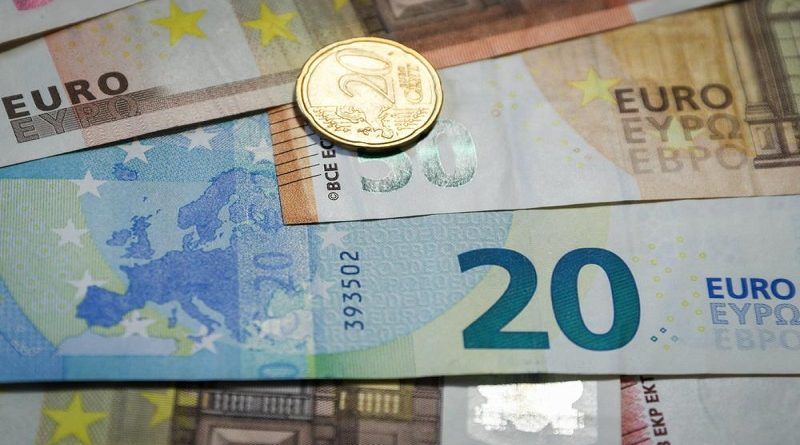 Danas počinje isplata 20 evra novčane pomoći države