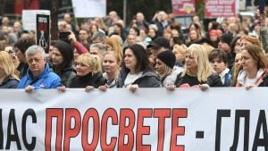 Danas protest ispred gimnazije, Sindikat NSPRS poručuje: Poništiti otkaze nastavnicima u Srbobranu