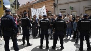 Danas saznaje: Suspendovan policajac koji je priveo jednog od napadača na Beogradski sindikat u Futogu