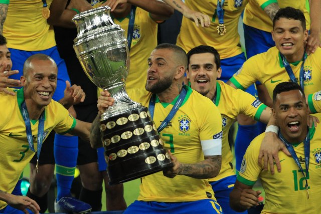 Dani Alves zatvorio krug – vratio se u Brazil