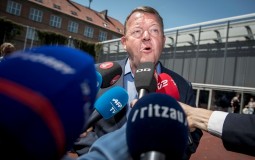 
					Danski premijer podneo ostavku 
					
									