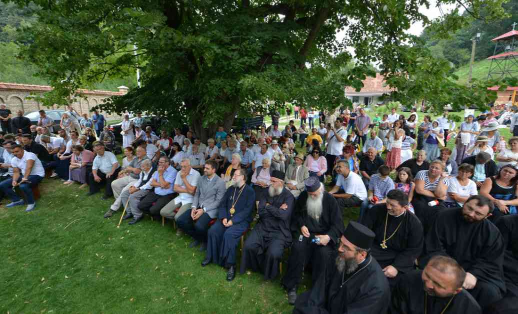 Dari Radojević Pesnička povelja manastira Bešenovo