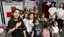Deca migranti iz Prihvatnog centra u Somboru priredbom obeležila uskršnje praznike (VIDEO)