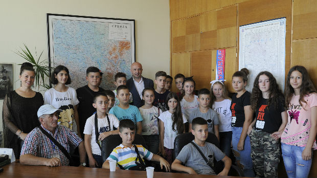 Deca sa KiM posetila Palatu Srbija u Beogradu