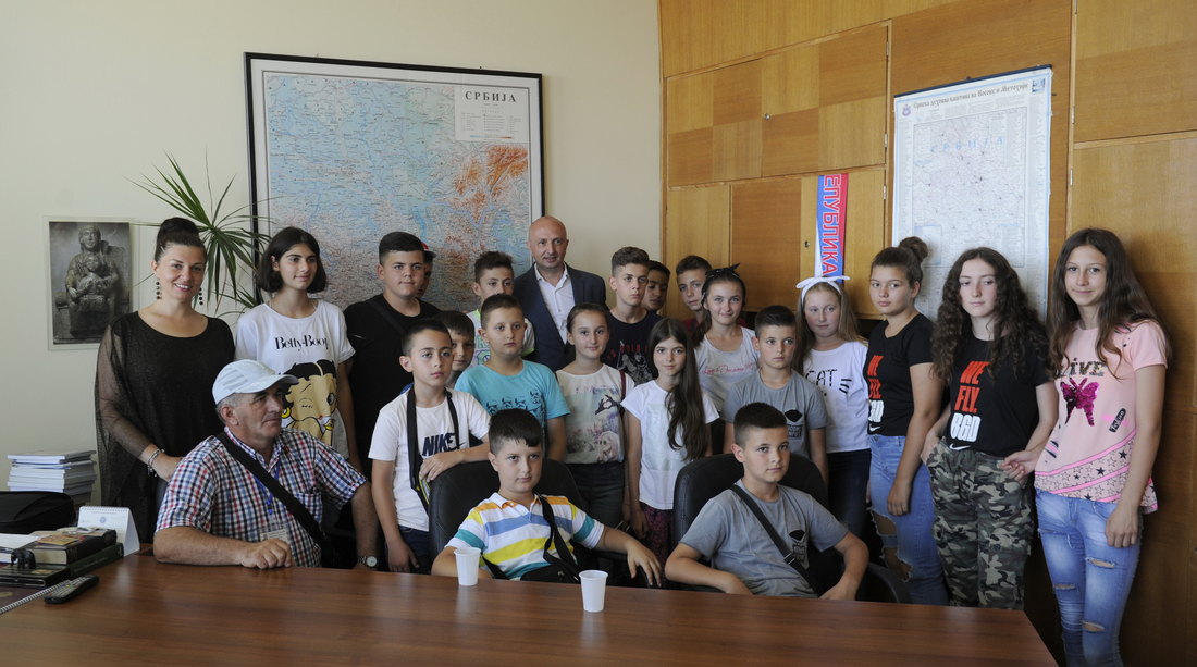 Deca sa Kosova i Metohije posetila Palatu Srbija