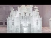 Deca uništila najveći stakleni dvorac na svetu VIDEO