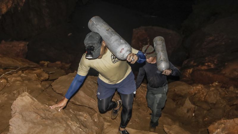 Dečaci i trener nađeni živi u pećini u Tajlandu 