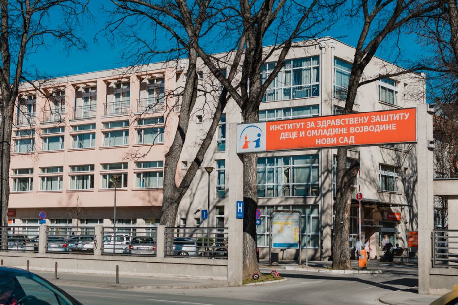Dečak kome je nakon napada vršnjaka odstranjena slezina prebačen u bolnicu u Novom Sadu