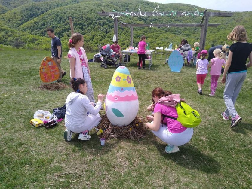 Dečija radionica ukrašavanja velikih uskršnjih jaja