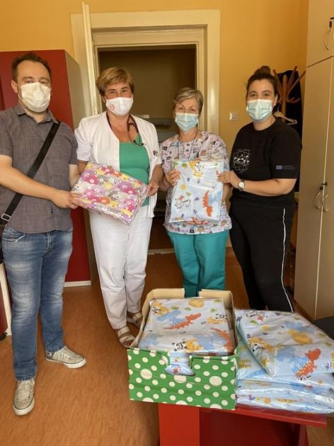 Dečjem odeljenju somborske bolnice uručeno 25 kompleta posteljina