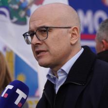 Decu i mlade moramo da sačuvamo da ih ovi ne otruju lažima i trikovima Vučević poslao očitao lekciju o patriotizmu Najviše me interesuje šta piše u nastavnom planu za đake