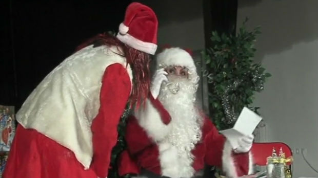 Deda Mraz obradovao najmlađe u Opovu