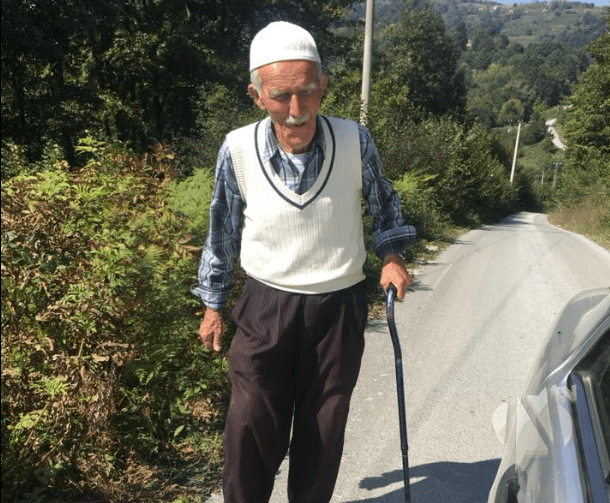 Dedo Jusuf (85) svakog petka na džumu pješači 4 kilometra