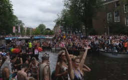 
					Defile brodova na LGBT festivalu u Amsterdamu 
					
									