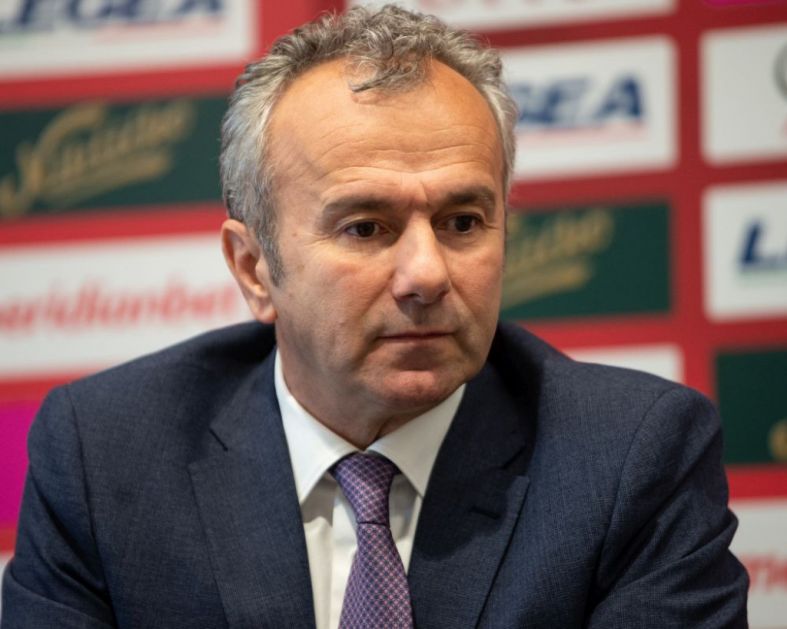 Dejan Savićević se razveo posle više od decenije braka: Vanju mu rodila dvoje dece, sve zbog njega napustila, a on je zamenio profesorkom