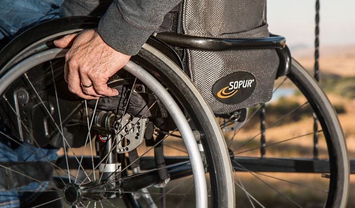 Deka u invalidskim kolicima se vozio autoputem