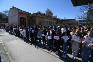 Dekanki Medicinskog fakulteta u Novom Sadu i ostalim privedenima određen kućni pritvor