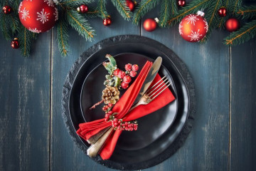 Dekorišite vašu božićnu trpezu: 5 jednostavnih načina da savijete salvete (video)