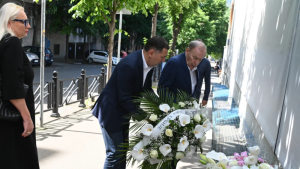 Delegacija FSS odala počast žrtvama u školi “Vladislav Ribnikar”