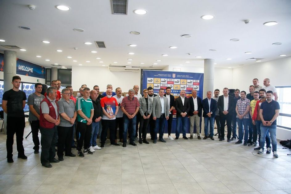 Delegacija FSS u Sremskoj Mitrovici: Do kraja godine na poklon teren sa veštačkom travom