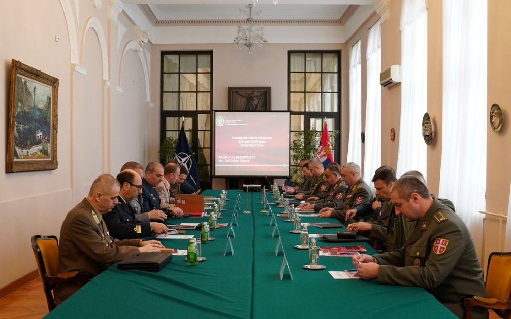 Delegacija Vojske Srbije sa Združenim snagama NATO iz Napulja