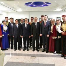 Delegacija iz Pekinga doputovala u Beograd,doček na aerodromu uz pesmu Ovo je Srbija