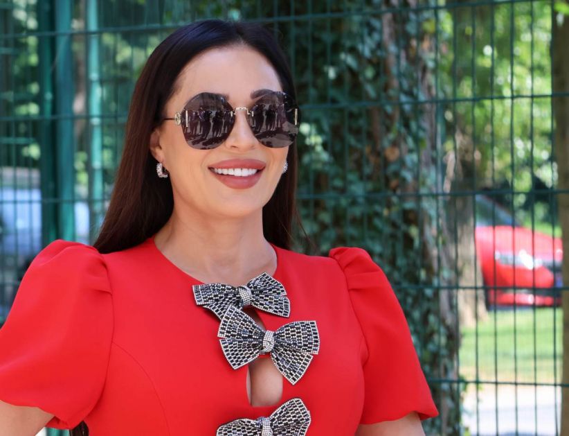 Delo estetskog hirurga ili majke prirode? Ceca nikad lepša i zgodnija stigla na snimanje Zvezda Granda (foto)