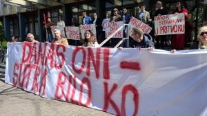 Delomično usvojena žalba odbrane novosadskih aktivista koji su u pritvoru više od 50 dana, ali ipak ostaju iza rešetaka