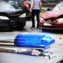 Delovi automobila rasuto po putu: Lančani sudar u selu Žitorađe - policija na licu mesta (VIDEO)