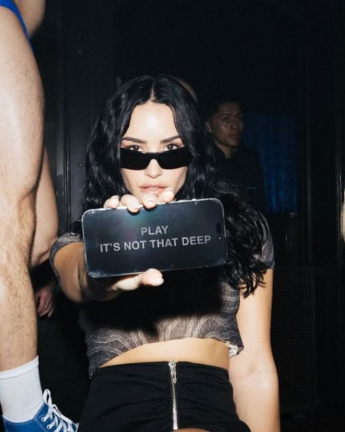 Demi Lovato ponovo pleše u pop ritmu: Album „It’s Not That Deep“ kao povratak njenim korenima