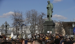 Demonstracije protiv korupcije širom Rusije, priveden Navalni 