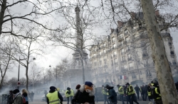 Demonstrant Žutih prsluka ostao bez šake u incidentima u Parizu