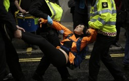 
					Demonstranti blokirali ulaz u zgradu Londonske berze 
					
									