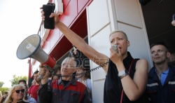 Demonstranti ispred fabrika i javne televizije u Minsku (VIDEO)