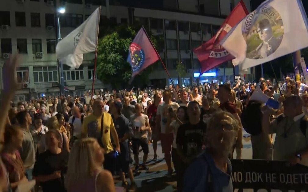 Demonstranti pred kućom premijera Macuta, dvočasovna blokada raskrsnice u Temerinu, protest u Šapcu