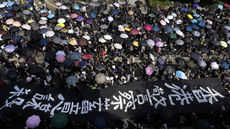 Demonstranti u Hong Kongu prkose policiji nedozvoljenim maršom